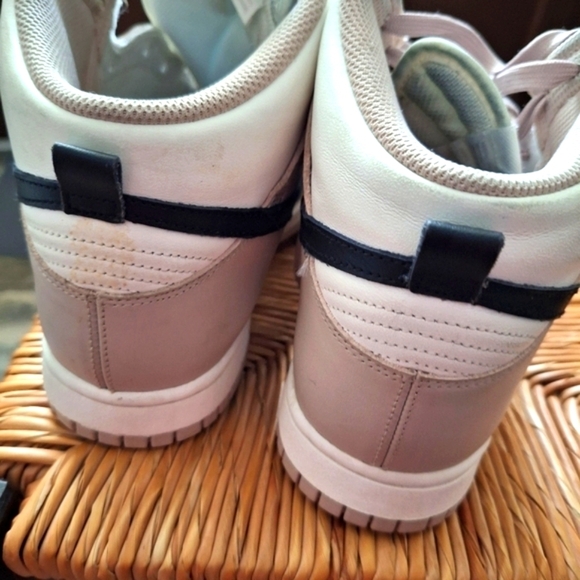 Women’s Dunk High Fossil Stone sneakers  size 10 - Picture 4 of 7